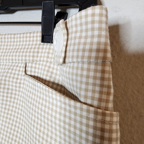 Pins and Needles gingham tan shorts. Size 4 - Picture 2 of 13